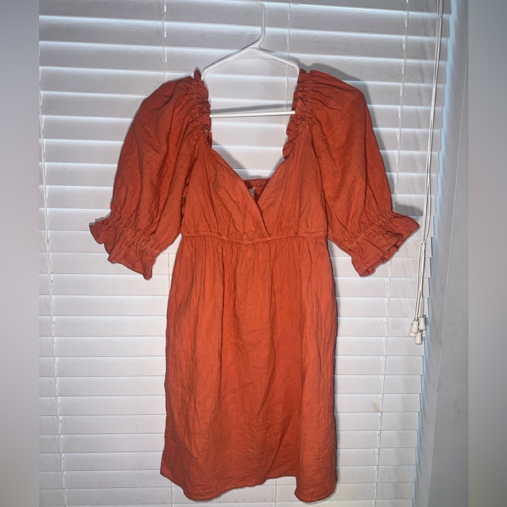 Billabong BRAND NEW pinkish-orange dress. Size SMALL